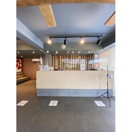 Capital O 820 Guijo Suites Makati Manila Kültér fotó