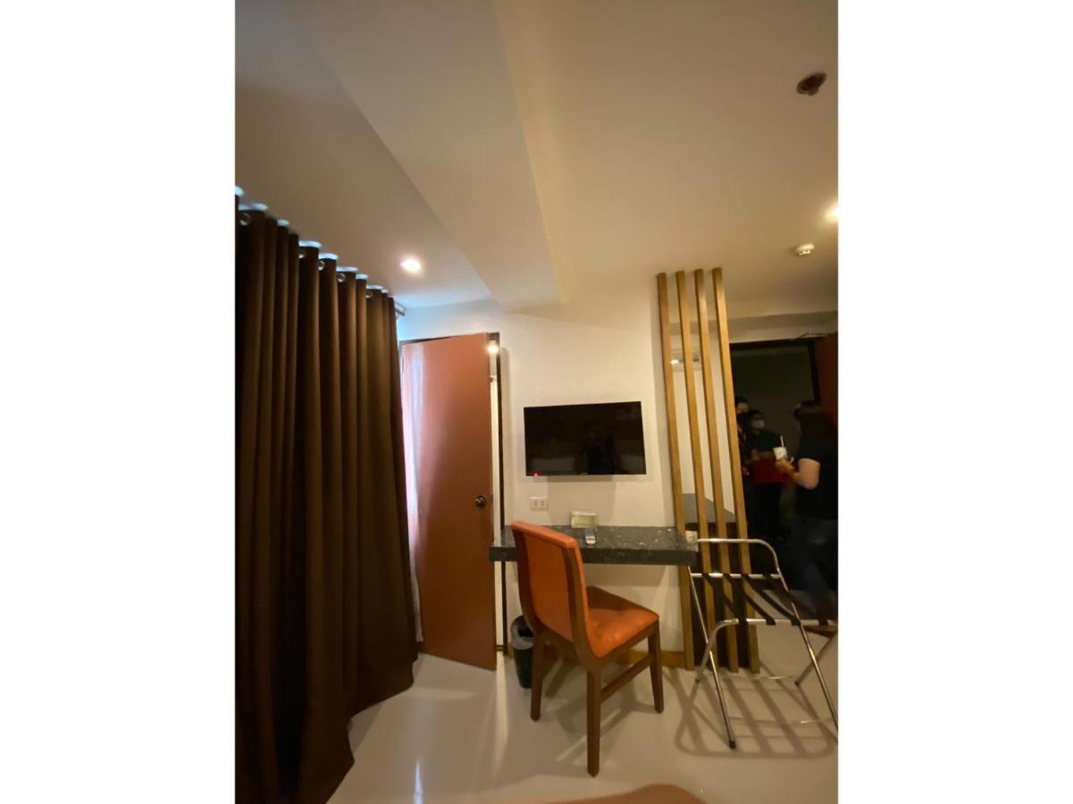 Capital O 820 Guijo Suites Makati Manila Kültér fotó