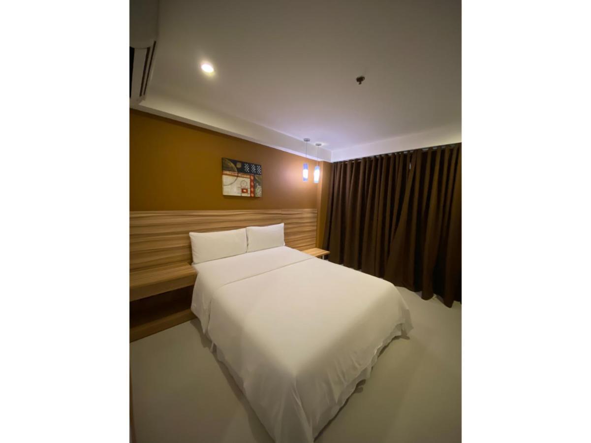 Capital O 820 Guijo Suites Makati Manila Kültér fotó