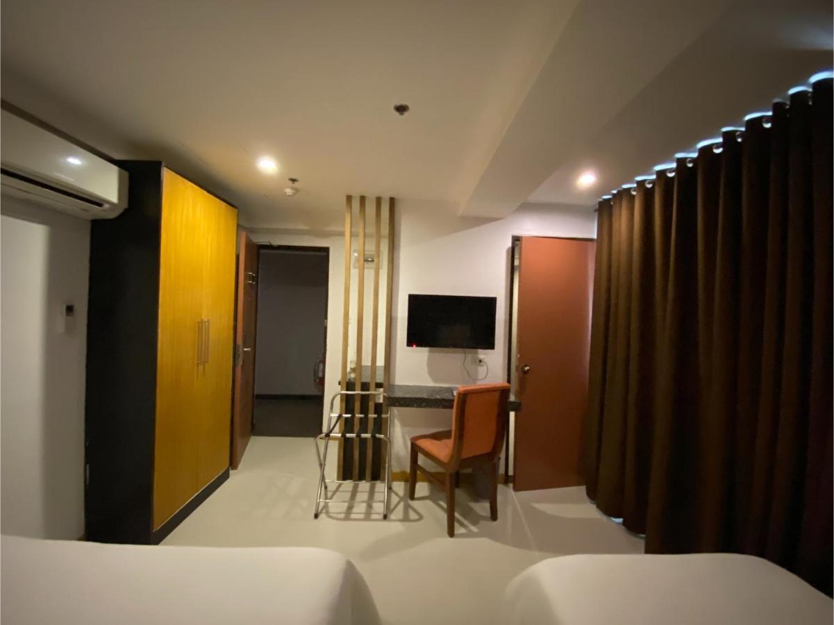 Capital O 820 Guijo Suites Makati Manila Kültér fotó