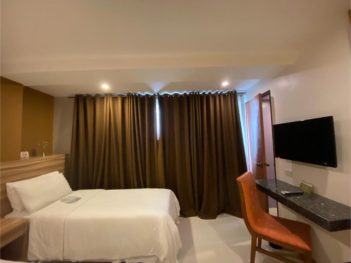 Capital O 820 Guijo Suites Makati Manila Kültér fotó