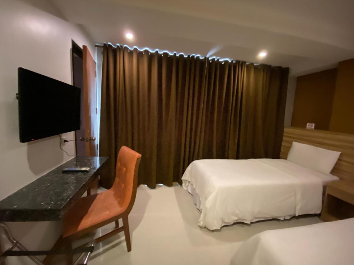 Capital O 820 Guijo Suites Makati Manila Kültér fotó