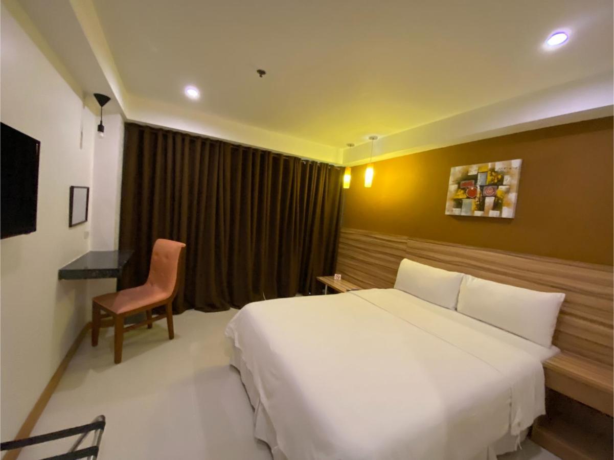 Capital O 820 Guijo Suites Makati Manila Kültér fotó