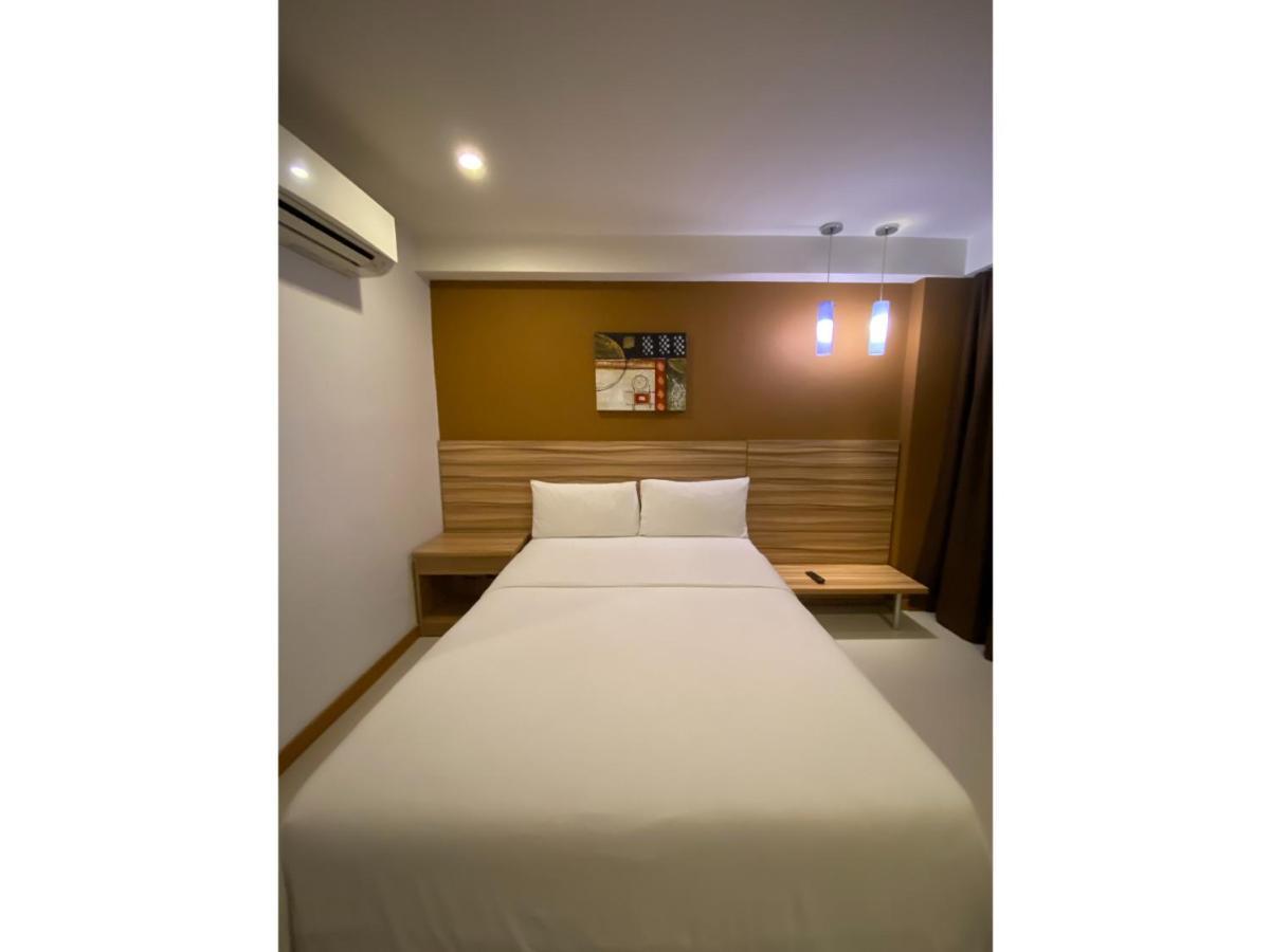 Capital O 820 Guijo Suites Makati Manila Kültér fotó