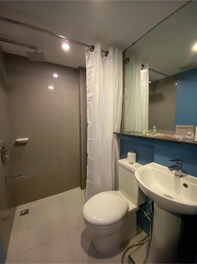 Capital O 820 Guijo Suites Makati Manila Kültér fotó