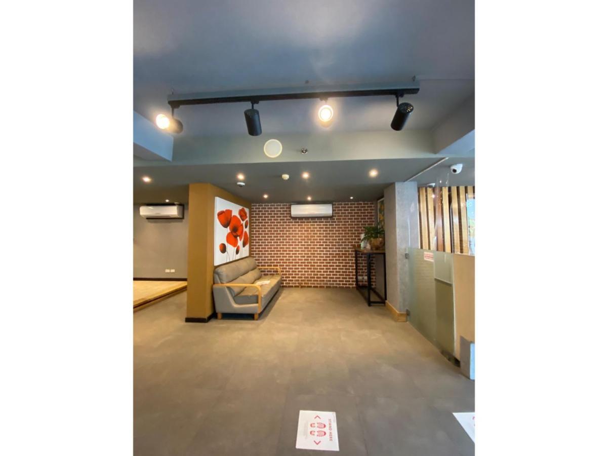 Capital O 820 Guijo Suites Makati Manila Kültér fotó